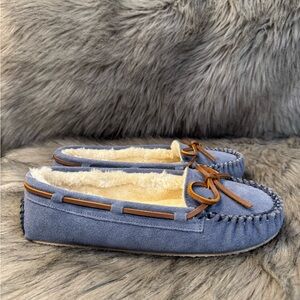 Minnetonka Elegant Blue Suede Moccasins with Bow Detail Size 9